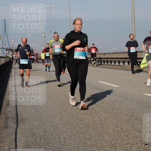 03.10.2025 - Köhlbrandbrückenlauf Fabian Wolf http://msf.ph/oto/9057520 03.10.2025 10:03:58 Position 3 2121, 3759, 2164 meine-sportfotos.de