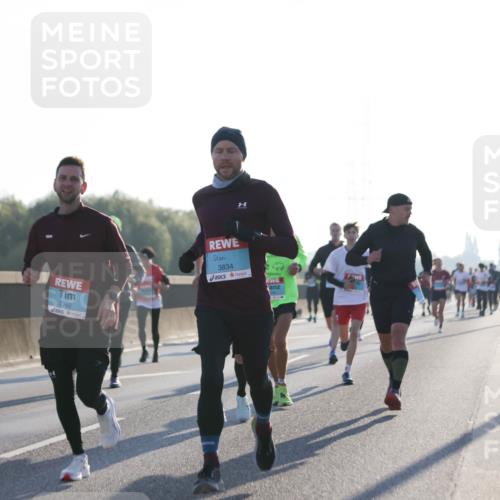 03.10.2025 - Köhlbrandbrückenlauf Jannik Wohlers http://msf.ph/oto/9057531 03.10.2025 09:13:39 Position 3 2302, 3834 meine-sportfotos.de