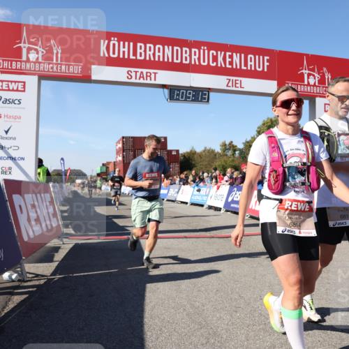 03.10.2025 - Köhlbrandbrückenlauf Lena Gebhardt http://msf.ph/oto/9057534 03.10.2025 13:09:13 Ziel 4197, 4334, 4346, 4351, 4377, 4486, 4901, 5242, 5740, 5953, 6037, 6062, 6349, 6562, 6630, 6814, 6816 meine-sportfotos.de