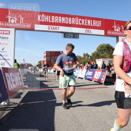 03.10.2025 - Köhlbrandbrückenlauf Lena Gebhardt http://msf.ph/oto/9057540 03.10.2025 13:09:13 Ziel 4197, 4334, 4346, 4351, 4377, 4486, 4901, 5242, 5740, 5953, 6037, 6062, 6349, 6562, 6630, 6814, 6816 meine-sportfotos.de