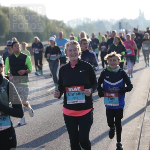 03.10.2025 - Köhlbrandbrückenlauf Jannik Wohlers http://msf.ph/oto/9057545 03.10.2025 09:21:19 Position 3 2068, 1917, 3075 meine-sportfotos.de