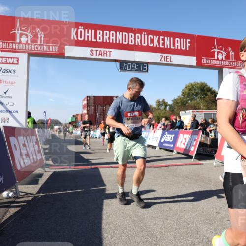 03.10.2025 - Köhlbrandbrückenlauf Lena Gebhardt http://msf.ph/oto/9057547 03.10.2025 13:09:13 Ziel 4197, 4334, 4346, 4351, 4377, 4486, 4901, 5242, 5740, 5953, 6037, 6062, 6349, 6562, 6630, 6814, 6816 meine-sportfotos.de