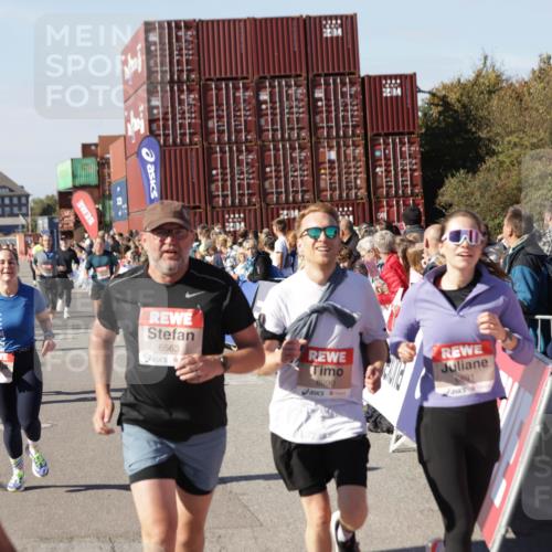 03.10.2025 - Köhlbrandbrückenlauf Jannik Wohlers http://msf.ph/oto/9057551 03.10.2025 13:11:31 Ziel 4158, 4293, 4315, 4325, 4427, 4501, 4538, 4597, 4617, 4777, 4799, 4845, 4999, 5145, 5794, 5939, 6028, 6080, 6517, 6563, 6680, 6690, 6691, 6726 meine-sportfotos.de