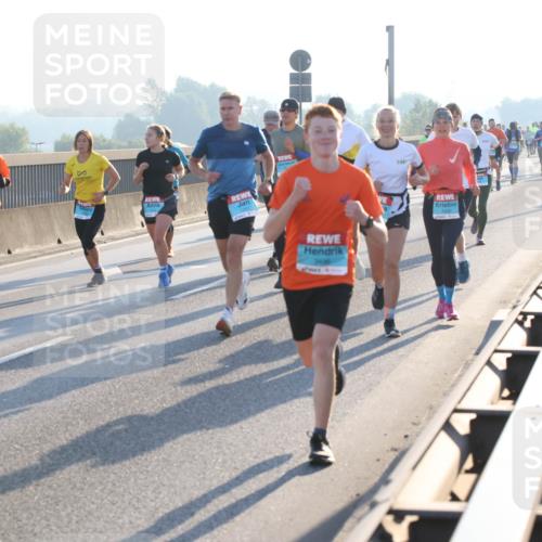 03.10.2025 - Köhlbrandbrückenlauf Lena Gebhardt http://msf.ph/oto/9057569 03.10.2025 09:18:01 Position 1 5497, 3496 meine-sportfotos.de