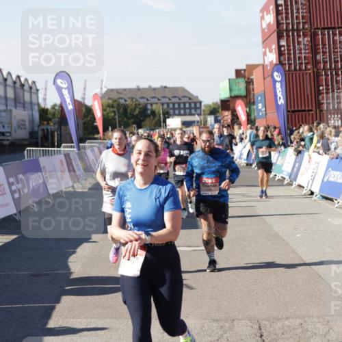 03.10.2025 - Köhlbrandbrückenlauf Jannik Wohlers http://msf.ph/oto/9057577 03.10.2025 13:11:33 Ziel 4158, 4315, 4325, 4427, 4501, 4538, 4597, 4617, 4777, 4799, 4845, 4999, 5145, 5794, 5939, 6028, 6217, 6218, 6517, 6563, 6680, 6689, 6690, 6691 meine-sportfotos.de
