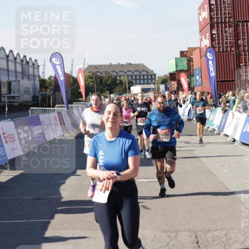 03.10.2025 - Köhlbrandbrückenlauf Jannik Wohlers http://msf.ph/oto/9057580 03.10.2025 13:11:33 Ziel 4158, 4315, 4325, 4427, 4501, 4538, 4597, 4617, 4777, 4799, 4845, 4999, 5145, 5794, 5939, 6028, 6217, 6218, 6517, 6563, 6680, 6689, 6690, 6691 meine-sportfotos.de