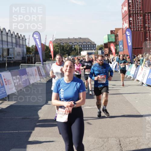 03.10.2025 - Köhlbrandbrückenlauf Jannik Wohlers http://msf.ph/oto/9057585 03.10.2025 13:11:33 Ziel 4158, 4315, 4325, 4427, 4501, 4538, 4597, 4617, 4777, 4799, 4845, 4999, 5145, 5794, 5939, 6028, 6217, 6218, 6517, 6563, 6680, 6689, 6690, 6691 meine-sportfotos.de