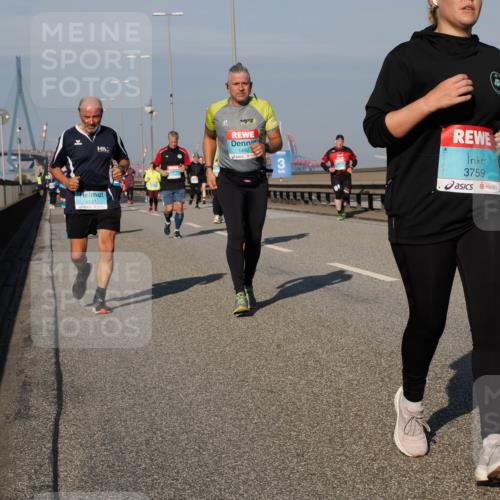 03.10.2025 - Köhlbrandbrückenlauf Fabian Wolf http://msf.ph/oto/9057586 03.10.2025 10:04:00 Position 3 1482, 2121, 3669, 3759 meine-sportfotos.de