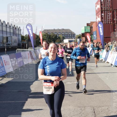 03.10.2025 - Köhlbrandbrückenlauf Jannik Wohlers http://msf.ph/oto/9057595 03.10.2025 13:11:33 Ziel 4158, 4315, 4325, 4427, 4501, 4538, 4597, 4617, 4777, 4799, 4845, 4999, 5145, 5794, 5939, 6028, 6217, 6218, 6517, 6563, 6680, 6689, 6690, 6691 meine-sportfotos.de