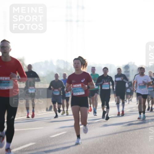 03.10.2025 - Köhlbrandbrückenlauf Jannik Wohlers http://msf.ph/oto/9057596 03.10.2025 09:13:42 Position 3 1107, 3376 meine-sportfotos.de