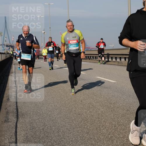 03.10.2025 - Köhlbrandbrückenlauf Fabian Wolf http://msf.ph/oto/9057598 03.10.2025 10:04:00 Position 3 2121, 1482, 3759 meine-sportfotos.de