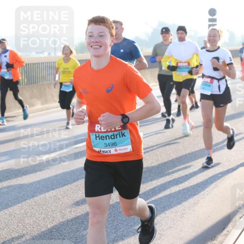 03.10.2025 - Köhlbrandbrückenlauf Lena Gebhardt http://msf.ph/oto/9057603 03.10.2025 09:18:02 Position 1 3496 meine-sportfotos.de