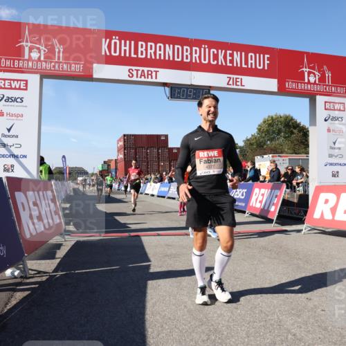03.10.2025 - Köhlbrandbrückenlauf Lena Gebhardt http://msf.ph/oto/9057612 03.10.2025 13:09:16 Ziel 4334, 4351, 4377, 4486, 4681, 4901, 5061, 5242, 5740, 5953, 6037, 6062, 6349, 6562, 6630, 6661, 6743, 6814, 6816 meine-sportfotos.de