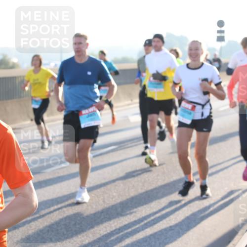 03.10.2025 - Köhlbrandbrückenlauf Lena Gebhardt http://msf.ph/oto/9057613 03.10.2025 09:18:03 Position 1 3 meine-sportfotos.de