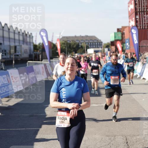 03.10.2025 - Köhlbrandbrückenlauf Jannik Wohlers http://msf.ph/oto/9057614 03.10.2025 13:11:33 Ziel 4158, 4315, 4325, 4427, 4501, 4538, 4597, 4617, 4777, 4799, 4845, 4999, 5145, 5794, 5939, 6028, 6217, 6218, 6517, 6563, 6680, 6689, 6690, 6691 meine-sportfotos.de
