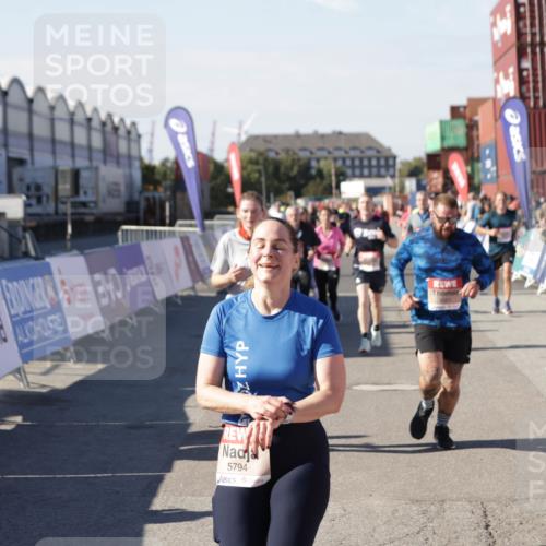 03.10.2025 - Köhlbrandbrückenlauf Jannik Wohlers http://msf.ph/oto/9057616 03.10.2025 13:11:33 Ziel 4158, 4315, 4325, 4427, 4501, 4538, 4597, 4617, 4777, 4799, 4845, 4999, 5145, 5794, 5939, 6028, 6217, 6218, 6517, 6563, 6680, 6689, 6690, 6691 meine-sportfotos.de