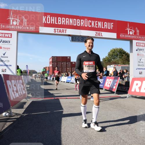 03.10.2025 - Köhlbrandbrückenlauf Lena Gebhardt http://msf.ph/oto/9057622 03.10.2025 13:09:16 Ziel 4334, 4351, 4377, 4486, 4681, 4901, 5061, 5242, 5740, 5953, 6037, 6062, 6349, 6562, 6630, 6661, 6743, 6814, 6816 meine-sportfotos.de