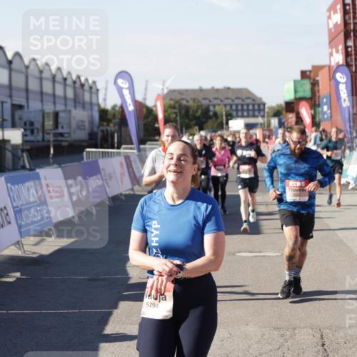 03.10.2025 - Köhlbrandbrückenlauf Jannik Wohlers http://msf.ph/oto/9057623 03.10.2025 13:11:33 Ziel 4158, 4315, 4325, 4427, 4501, 4538, 4597, 4617, 4777, 4799, 4845, 4999, 5145, 5794, 5939, 6028, 6217, 6218, 6517, 6563, 6680, 6689, 6690, 6691 meine-sportfotos.de