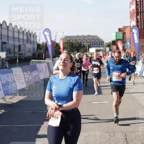 03.10.2025 - Köhlbrandbrückenlauf Jannik Wohlers http://msf.ph/oto/9057626 03.10.2025 13:11:33 Ziel 4158, 4315, 4325, 4427, 4501, 4538, 4597, 4617, 4777, 4799, 4845, 4999, 5145, 5794, 5939, 6028, 6217, 6218, 6517, 6563, 6680, 6689, 6690, 6691 meine-sportfotos.de