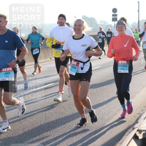 03.10.2025 - Köhlbrandbrückenlauf Lena Gebhardt http://msf.ph/oto/9057630 03.10.2025 09:18:03 Position 1 1357, 1702, 041, 1595 meine-sportfotos.de