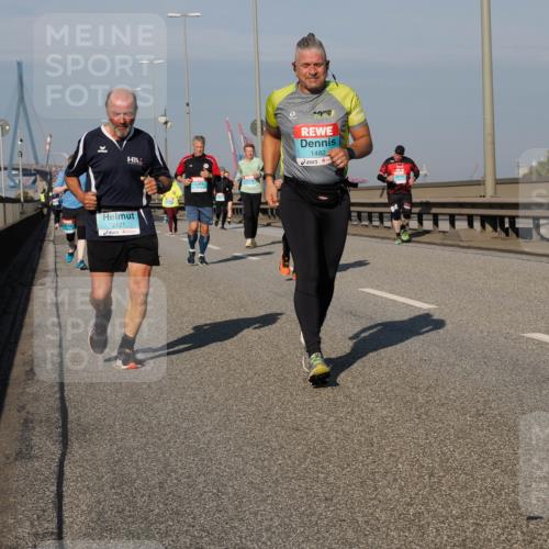 03.10.2025 - Köhlbrandbrückenlauf Fabian Wolf http://msf.ph/oto/9057631 03.10.2025 10:04:01 Position 3 2121, 1482 meine-sportfotos.de