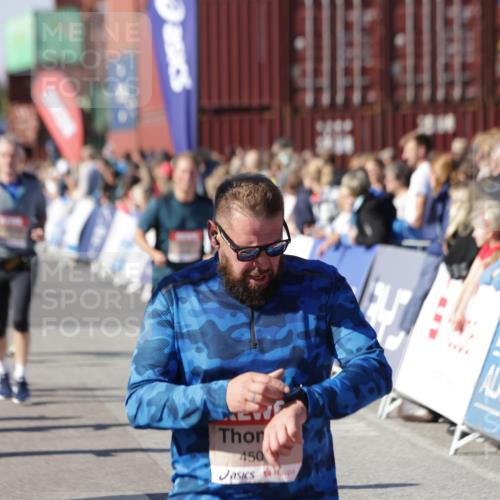 03.10.2025 - Köhlbrandbrückenlauf Jannik Wohlers http://msf.ph/oto/9057636 03.10.2025 13:11:34 Ziel 4158, 4315, 4325, 4427, 4501, 4538, 4617, 4777, 4782, 4799, 4845, 4999, 5145, 5794, 5939, 6028, 6217, 6218, 6517, 6563, 6680, 6689, 6690, 6691 meine-sportfotos.de