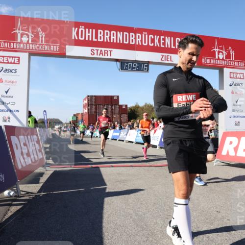 03.10.2025 - Köhlbrandbrückenlauf Lena Gebhardt http://msf.ph/oto/9057648 03.10.2025 13:09:16 Ziel 4334, 4351, 4377, 4486, 4681, 4901, 5061, 5242, 5740, 5953, 6037, 6062, 6349, 6562, 6630, 6661, 6743, 6814, 6816 meine-sportfotos.de