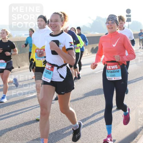03.10.2025 - Köhlbrandbrückenlauf Lena Gebhardt http://msf.ph/oto/9057649 03.10.2025 09:18:04 Position 1 1357, 1242, 341, 1595 meine-sportfotos.de