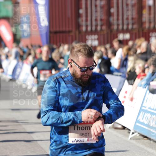 03.10.2025 - Köhlbrandbrückenlauf Jannik Wohlers http://msf.ph/oto/9057650 03.10.2025 13:11:34 Ziel 4158, 4315, 4325, 4427, 4501, 4538, 4617, 4777, 4782, 4799, 4845, 4999, 5145, 5794, 5939, 6028, 6217, 6218, 6517, 6563, 6680, 6689, 6690, 6691 meine-sportfotos.de