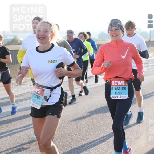 03.10.2025 - Köhlbrandbrückenlauf Lena Gebhardt http://msf.ph/oto/9057652 03.10.2025 09:18:04 Position 1 341, 1595 meine-sportfotos.de