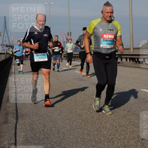 03.10.2025 - Köhlbrandbrückenlauf Fabian Wolf http://msf.ph/oto/9057653 03.10.2025 10:04:01 Position 3 2121, 1482 meine-sportfotos.de