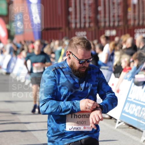 03.10.2025 - Köhlbrandbrückenlauf Jannik Wohlers http://msf.ph/oto/9057656 03.10.2025 13:11:34 Ziel 4158, 4315, 4325, 4427, 4501, 4538, 4617, 4777, 4782, 4799, 4845, 4999, 5145, 5794, 5939, 6028, 6217, 6218, 6517, 6563, 6680, 6689, 6690, 6691 meine-sportfotos.de