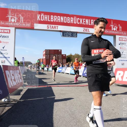 03.10.2025 - Köhlbrandbrückenlauf Lena Gebhardt http://msf.ph/oto/9057657 03.10.2025 13:09:16 Ziel 4334, 4351, 4377, 4486, 4681, 4901, 5061, 5242, 5740, 5953, 6037, 6062, 6349, 6562, 6630, 6661, 6743, 6814, 6816 meine-sportfotos.de