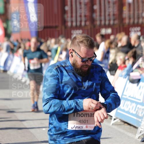03.10.2025 - Köhlbrandbrückenlauf Jannik Wohlers http://msf.ph/oto/9057658 03.10.2025 13:11:34 Ziel 4158, 4315, 4325, 4427, 4501, 4538, 4617, 4777, 4782, 4799, 4845, 4999, 5145, 5794, 5939, 6028, 6217, 6218, 6517, 6563, 6680, 6689, 6690, 6691 meine-sportfotos.de
