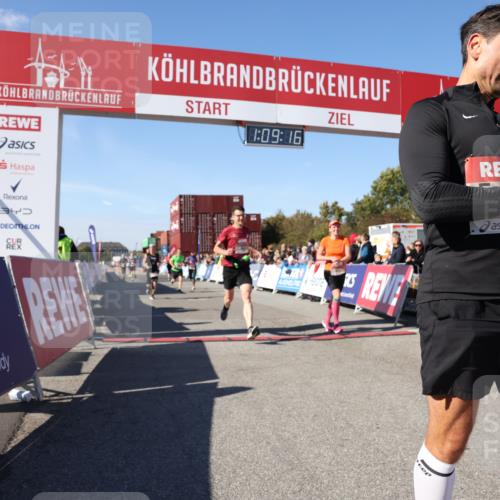 03.10.2025 - Köhlbrandbrückenlauf Lena Gebhardt http://msf.ph/oto/9057665 03.10.2025 13:09:17 Ziel 4334, 4351, 4377, 4486, 4681, 4901, 5061, 5242, 5740, 5953, 6037, 6062, 6349, 6562, 6630, 6661, 6743, 6814, 6816 meine-sportfotos.de