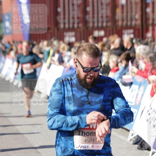 03.10.2025 - Köhlbrandbrückenlauf Jannik Wohlers http://msf.ph/oto/9057669 03.10.2025 13:11:34 Ziel 4158, 4315, 4325, 4427, 4501, 4538, 4617, 4777, 4782, 4799, 4845, 4999, 5145, 5794, 5939, 6028, 6217, 6218, 6517, 6563, 6680, 6689, 6690, 6691 meine-sportfotos.de