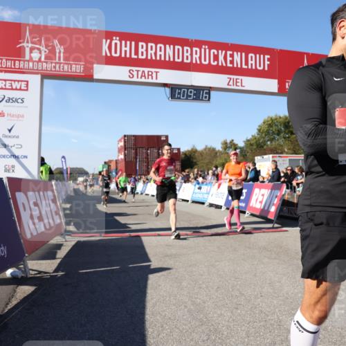 03.10.2025 - Köhlbrandbrückenlauf Lena Gebhardt http://msf.ph/oto/9057671 03.10.2025 13:09:17 Ziel 4334, 4351, 4377, 4486, 4681, 4901, 5061, 5242, 5740, 5953, 6037, 6062, 6349, 6562, 6630, 6661, 6743, 6814, 6816 meine-sportfotos.de