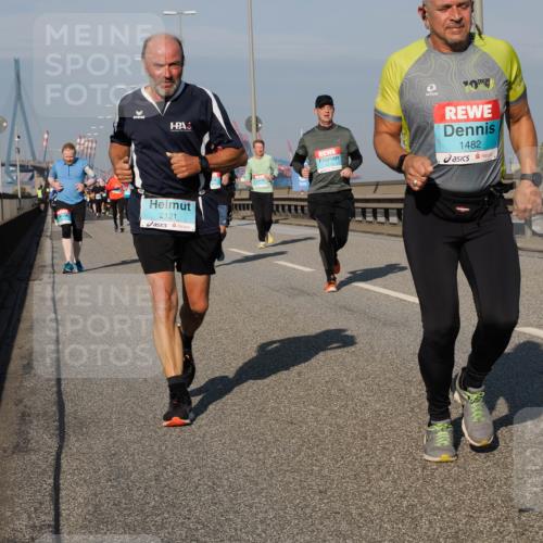 03.10.2025 - Köhlbrandbrückenlauf Fabian Wolf http://msf.ph/oto/9057672 03.10.2025 10:04:02 Position 3 2121, 1482 meine-sportfotos.de