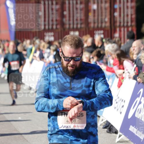 03.10.2025 - Köhlbrandbrückenlauf Jannik Wohlers http://msf.ph/oto/9057674 03.10.2025 13:11:34 Ziel 4158, 4315, 4325, 4427, 4501, 4538, 4617, 4777, 4782, 4799, 4845, 4999, 5145, 5794, 5939, 6028, 6217, 6218, 6517, 6563, 6680, 6689, 6690, 6691 meine-sportfotos.de