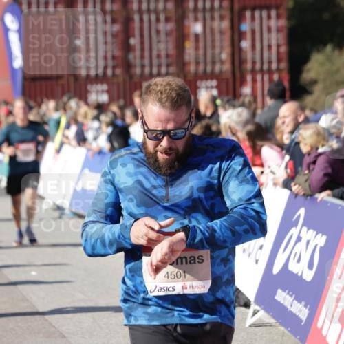 03.10.2025 - Köhlbrandbrückenlauf Jannik Wohlers http://msf.ph/oto/9057681 03.10.2025 13:11:35 Ziel 4158, 4315, 4325, 4427, 4501, 4538, 4617, 4777, 4782, 4799, 4845, 4999, 5145, 5794, 5939, 6028, 6217, 6218, 6517, 6563, 6680, 6689, 6690, 6691 meine-sportfotos.de