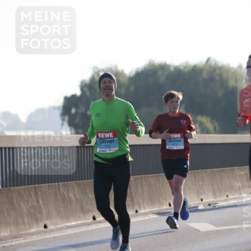 03.10.2025 - Köhlbrandbrückenlauf Jannik Wohlers http://msf.ph/oto/9057684 03.10.2025 09:13:44 Position 3 1010, 1075, 1107 meine-sportfotos.de