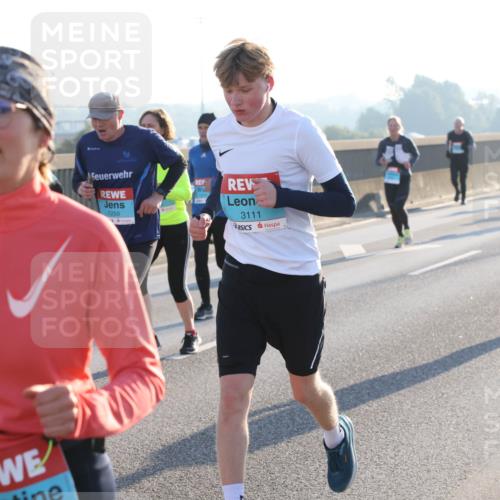 03.10.2025 - Köhlbrandbrückenlauf Lena Gebhardt http://msf.ph/oto/9057687 03.10.2025 09:18:05 Position 1 1250, 3111 meine-sportfotos.de