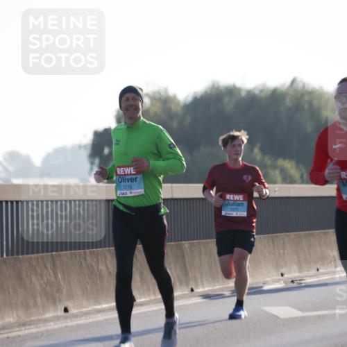 03.10.2025 - Köhlbrandbrückenlauf Jannik Wohlers http://msf.ph/oto/9057689 03.10.2025 09:13:44 Position 3 1010, 1075, 1107 meine-sportfotos.de