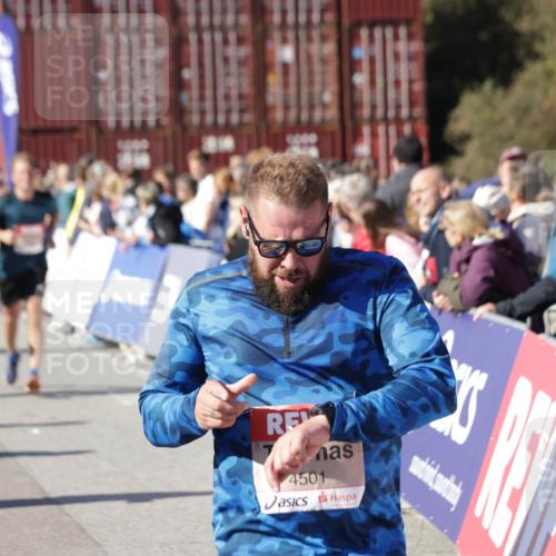 03.10.2025 - Köhlbrandbrückenlauf Jannik Wohlers http://msf.ph/oto/9057690 03.10.2025 13:11:35 Ziel 4158, 4315, 4325, 4427, 4501, 4538, 4617, 4777, 4782, 4799, 4845, 4999, 5145, 5794, 5939, 6028, 6217, 6218, 6517, 6563, 6680, 6689, 6690, 6691 meine-sportfotos.de