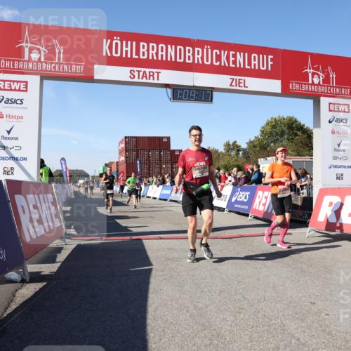 03.10.2025 - Köhlbrandbrückenlauf Lena Gebhardt http://msf.ph/oto/9057692 03.10.2025 13:09:17 Ziel 4334, 4351, 4377, 4486, 4681, 4901, 5061, 5242, 5740, 5953, 6037, 6062, 6349, 6562, 6630, 6661, 6743, 6814, 6816 meine-sportfotos.de