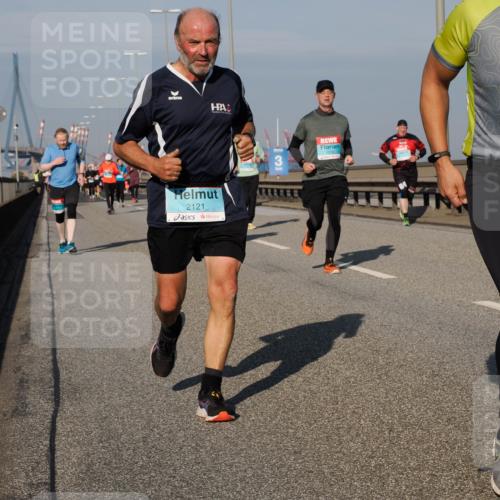 03.10.2025 - Köhlbrandbrückenlauf Fabian Wolf http://msf.ph/oto/9057693 03.10.2025 10:04:02 Position 3 2121, 1482, 2210, 3 meine-sportfotos.de