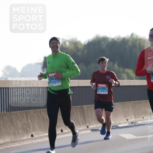03.10.2025 - Köhlbrandbrückenlauf Jannik Wohlers http://msf.ph/oto/9057697 03.10.2025 09:13:44 Position 3 1010, 1075, 1107 meine-sportfotos.de