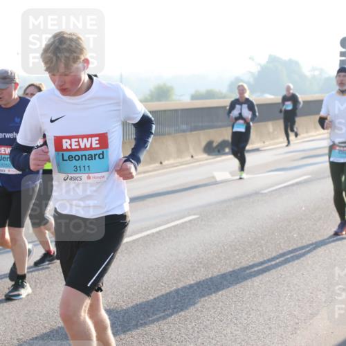 03.10.2025 - Köhlbrandbrückenlauf Lena Gebhardt http://msf.ph/oto/9057698 03.10.2025 09:18:05 Position 1 1250, 3111 meine-sportfotos.de