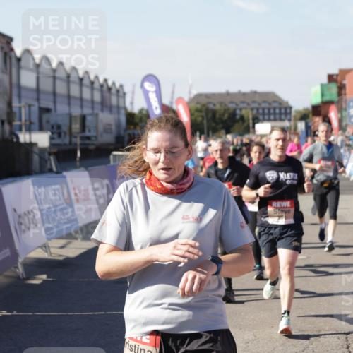 03.10.2025 - Köhlbrandbrückenlauf Jannik Wohlers http://msf.ph/oto/9057732 03.10.2025 13:11:36 Ziel 4158, 4315, 4325, 4427, 4501, 4538, 4568, 4617, 4736, 4777, 4782, 4799, 4845, 4999, 5145, 5794, 5937, 5939, 6028, 6217, 6218, 6517, 6563, 6680, 6689, 6690, 6691 meine-sportfotos.de