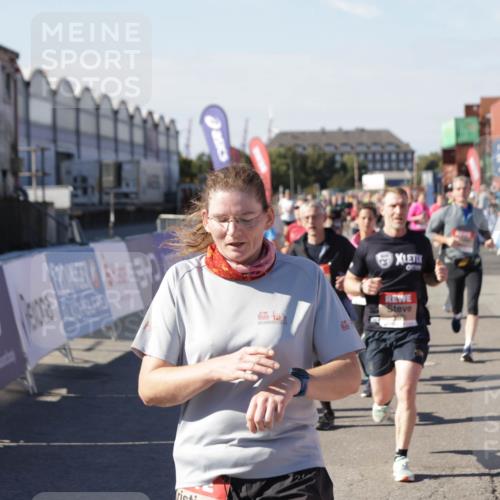 03.10.2025 - Köhlbrandbrückenlauf Jannik Wohlers http://msf.ph/oto/9057734 03.10.2025 13:11:36 Ziel 4158, 4315, 4325, 4427, 4501, 4538, 4568, 4617, 4736, 4777, 4782, 4799, 4845, 4999, 5145, 5794, 5937, 5939, 6028, 6217, 6218, 6517, 6563, 6680, 6689, 6690, 6691 meine-sportfotos.de